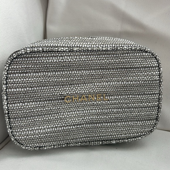 Chanel tweed cosmetic clutch bag - Picture 1 of 4